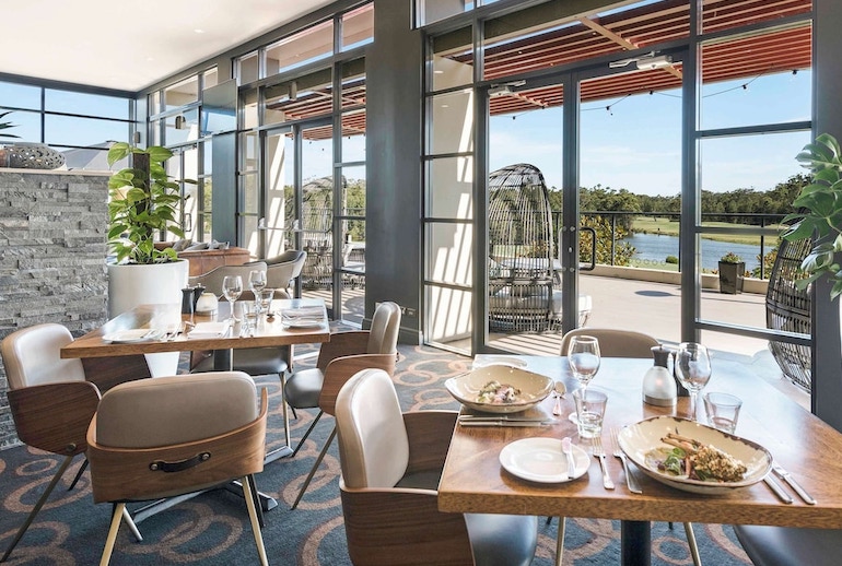Mercure Kooindah Waters Central Coast has light filled dining areas allowing you to enjoy a sophisticated dining experience.